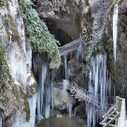 Grotte-del-Caglieron---passerella.jpg